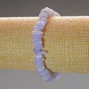 d0e67b91-a861-43d0-8df6-582cfe556415.jpg Браслет натур. Агат лавандовий та Сапфірін крихта 8х3 мм стрейч