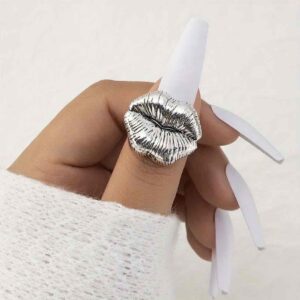 d64e379c-f208-4da9-91ef-2e0e206adb1c.jpg Каблучка жіноча металева «Губи» срібна