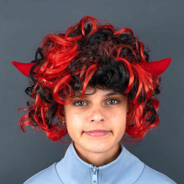 Перука карнавальна "Чортик з ріжками" чорно-червона