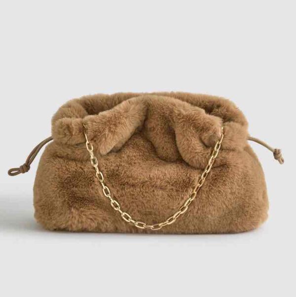 Сумочка-Торбинка Paula Echevarría Primark з еко-хутра мʼяка з ланцюжком беж