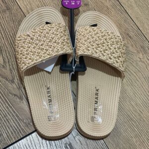 e020416f-8e10-4e27-8851-97cb964c244f.jpg Шльопанці жіночі резинові Primark з ефектом соломи бежеві