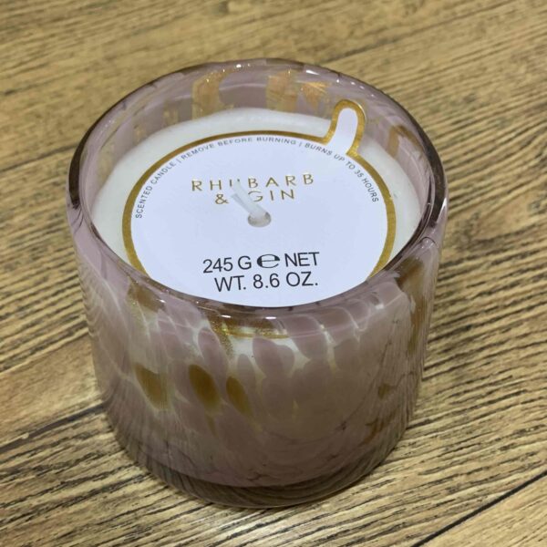 e157623d-bd9d-4cfa-b2ef-ef43403c2402.jpg Ароматична свічка у барвистому склі Primark 245g