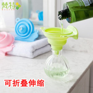 e3f3e7b5-fce3-4b18-be46-acb508316ed5.jpg Лійка силіконова, складається "равлик", салатова