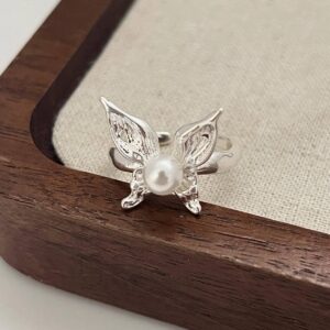 Каблучка жіноча "Метелик" з перлиною срібна (10446)