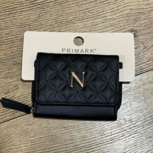e5108f50-3032-4380-a1a7-bc9dbecf8d94.jpg Гаманець компактний "Буква" Primark на закльопку стьобаний чорний