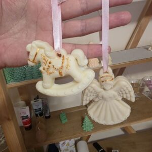 e83d5275-8d9c-4466-8427-45e68c3500be.jpg Аромасаше/ Підвіска на ялинку Solodka "Коник" (соєвий віск)