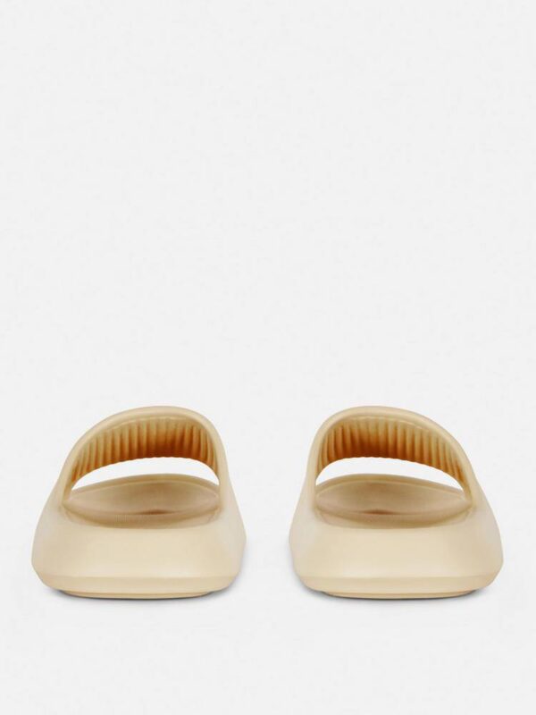 efc5fd83-87d7-4ffe-9921-7b8337154ef0.jpg Шльопанці жіночі резинові Primark товста підошва беж