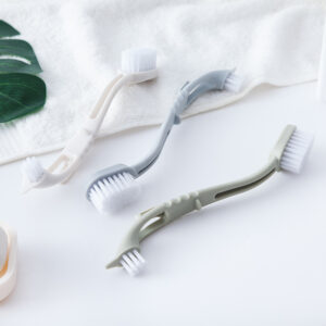 f0b61914-1882-41e4-b37e-c926f666b03b.jpg Щітка двостороння господрська для чищення взуття чи одягу