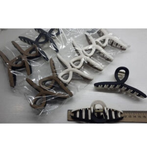 f5a7faa9-2bb4-4238-9eb9-8476dde67604.jpg Заколка/краб для волосся "Петля" пластик двоколорна 11 см