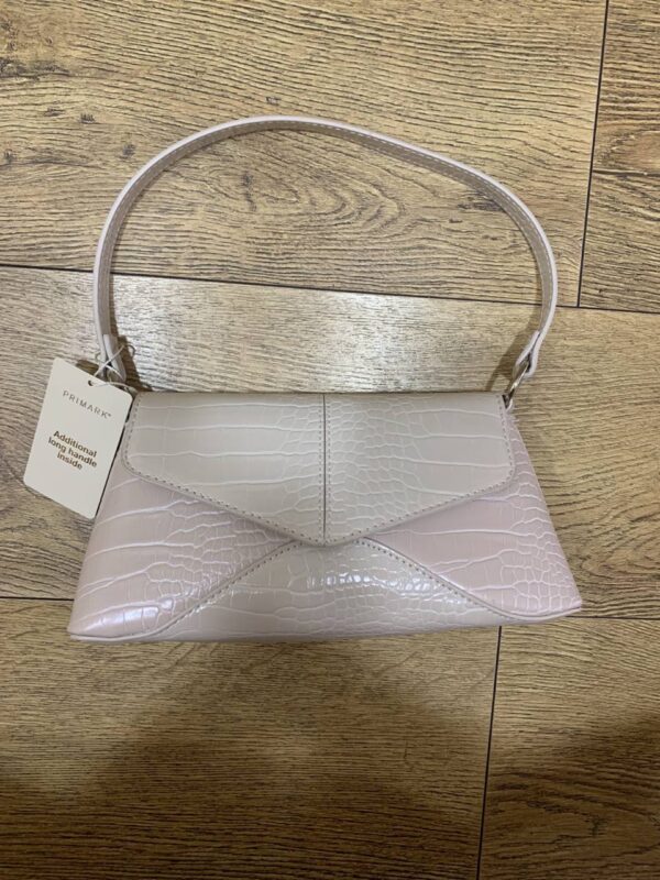 Сумочка-конверт текстура крокодил Primark з додатковим ремінцем беж