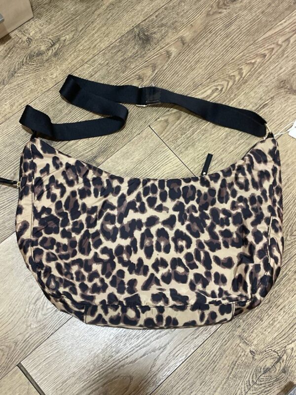 fec212a5-ce27-483a-876a-262ea929e9dc.jpg Сумка-Хобо Primark нейлонова з леопардовим принтом