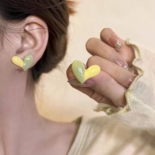 Сережки акрилові "Серце" абстракні жовто-зелені (8213)