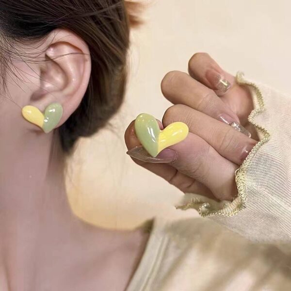 Сережки акрилові "Серце" абстракні жовто-зелені (8213)