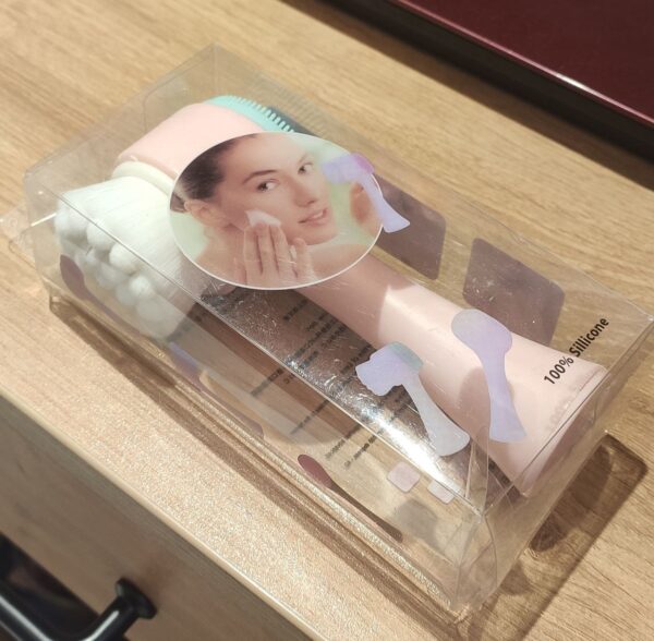 Масажна щітка для чистки обличчя двостороння з ручкою