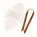 Коробка подарункова 10*10*10 см складна з віконцем та стрічкою біла