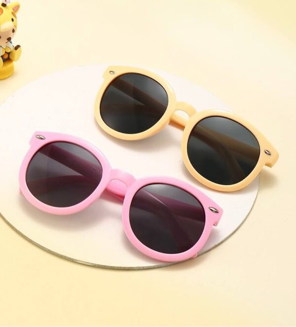 Окуляри дитячі сонцезахисні круглі чорне скло в кольоровій оправі (10105)