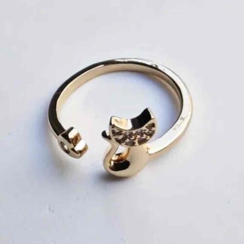 1cee0e4f-c4e1-49a5-83a9-653536948423.jpg Каблучка жіноча металева «Котик» сидячий спиною зі стразами золотий (8417)