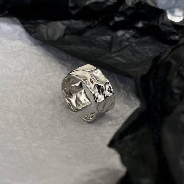 Каблучка жіноча широка рельєфна срібна (8123)