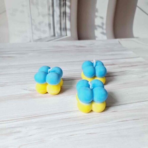 2087bca8-6db8-49b7-a583-71f8dea39d17.jpg Свічка ароматична Solodka "Бабл-міні" патріотична