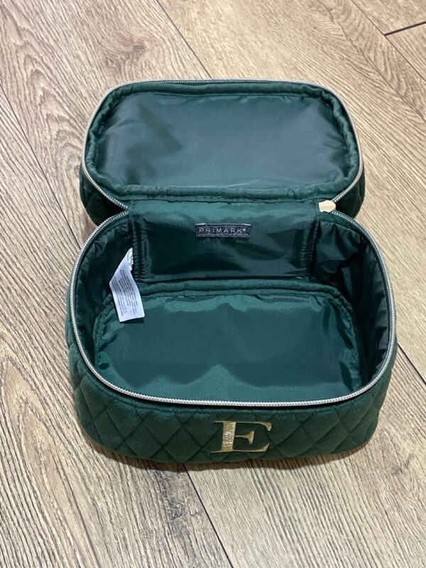 Косметичка-кейс Primark "Буква" овальна велюрова смарагдова