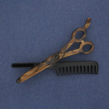 Брошка "Ножиці з гребінцем" акрил сріблястий метал 70х44 мм