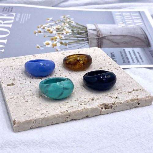 2320ee86-48ab-432e-af35-43b4571b555f.jpg Каблучка жіноча акрилова "Овальна" мікс кольорів (8089)