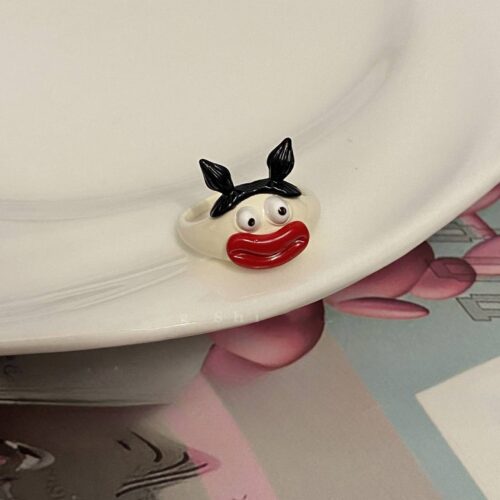 23eab65c-b4f6-4b5f-bad4-41650436511f.jpg Каблучка жіноча акрилова "Губи-сосиска" (10530)