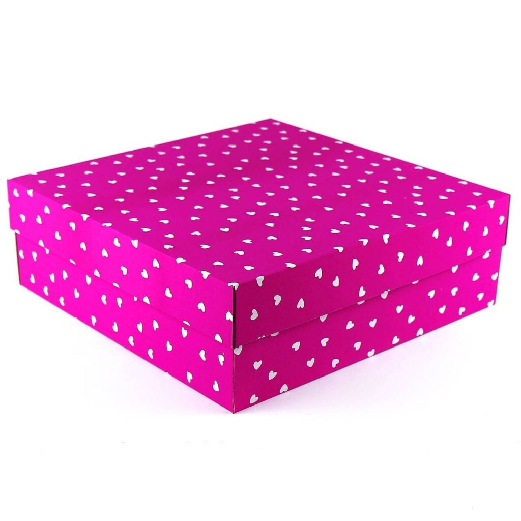 Коробка подарункова 36*36*12 мікрогофра фуксія сердечка