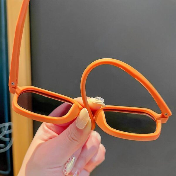 Окуляри дитячі сонцезахисні квадратні в пластиковій оправі (10101)