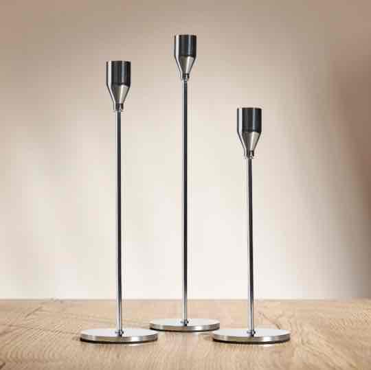 Підсвічник металевий “S” 22 см на ніжці срібний