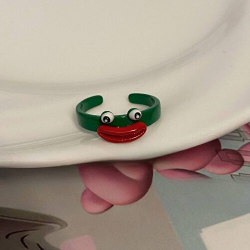 2e880376-1be1-447e-9990-f4a28bb3cea7.jpg Каблучка жіноча акрилова "Жаба Губи-сосиска" (10531)