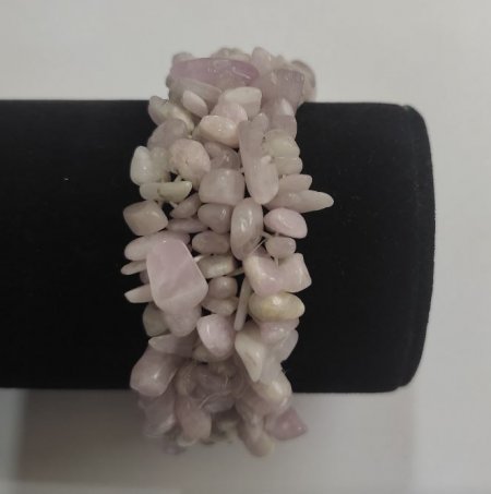 32575f6c-8c4a-4ad0-b890-1784dc2b4630.jpg Браслет натур. Кунцит сірий крихта широкий 25 мм стрейч