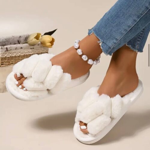 35e2264b-2f68-4655-a67b-23bcf0455a2a.jpg Тапочки жіночі з перехрещеними ремінцями "Шарпей" білі