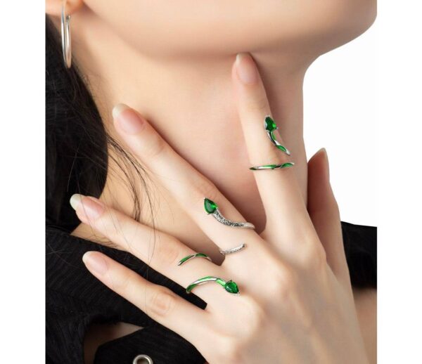 Каблучка жіноча "Змія" срібна з зеленим (7428)