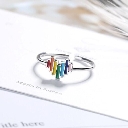 399340f4-098b-4c38-a294-d2f21e059769.jpg Каблучка жіноча "Серце-веселка" срібна (10499)