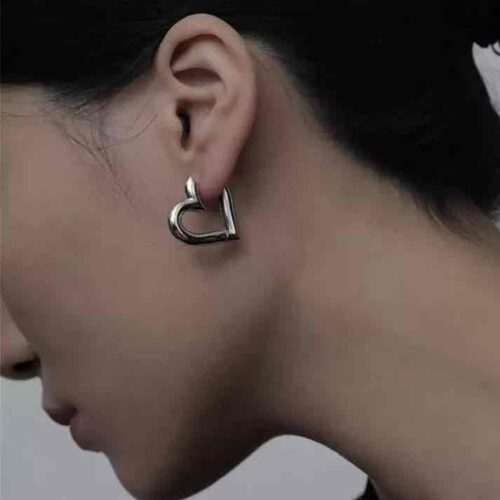 3dd0ae48-fd23-49d5-8b6f-99fe5788e6c8.jpg Сережки "Геометричні" серця срібні (7386)