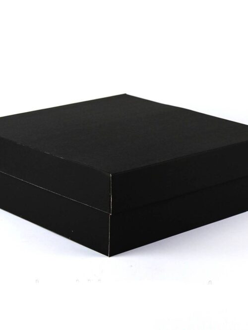 4152de04-bc15-41c6-b44c-c79801651000.jpg Коробка подарункова 36*36*12 мікрогофра чорна