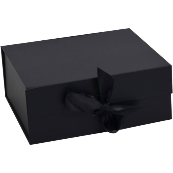 41a9d5ad-52d2-4480-a375-b8e4ab58a8e3.jpg Коробка подарункова Преміум складна зі стрічкою чорна 20*18*8 см