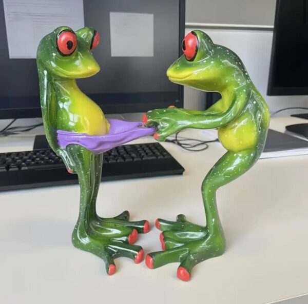 Статуетка "Жабки - кумедна сцена" 12 см набір 2 шт