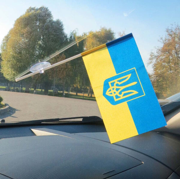 Автомобільний Прапор України з Тризубом на присосці (20*15*30 см)