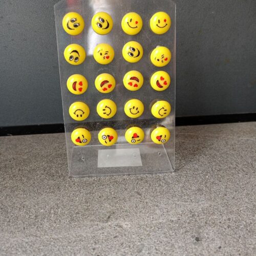 497bf570-23eb-442b-bcff-f11d30e2fc71.jpg Сережки-цвяшки "Смайлик"