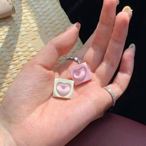 Сережки акрилові "Серце" геометричні білі з рожевим (8206)