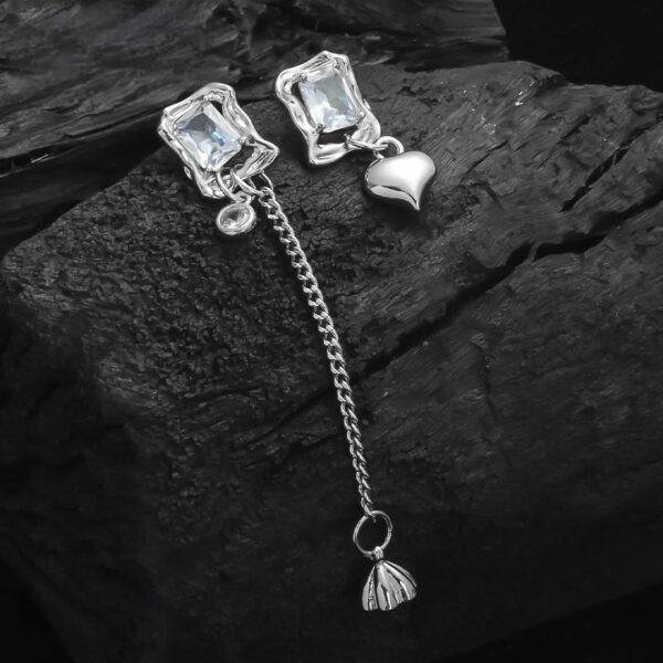 Сережки асиметричні кристали з підвісками срібні (10576)