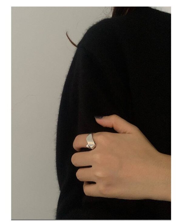 Каблучка жіноча геометрична "Серце" вигнута срібна (8119)