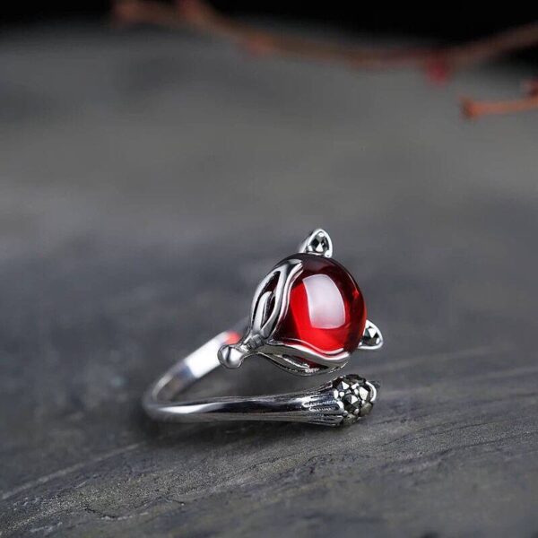 Каблучка металева "Лисичка" срібна з червоним камінцем (10425)