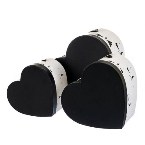 62eee7ca-3cca-4594-929e-0cad89b49a11-1.jpg Коробка подарункова "Серце" M чорно-біла