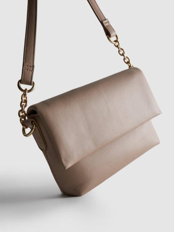 Сумочка-міні конверт через плече Primark мінімалістична беж