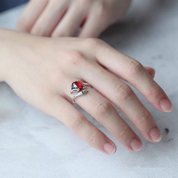 Каблучка металева "Лисичка" срібна з червоним камінцем (10425)