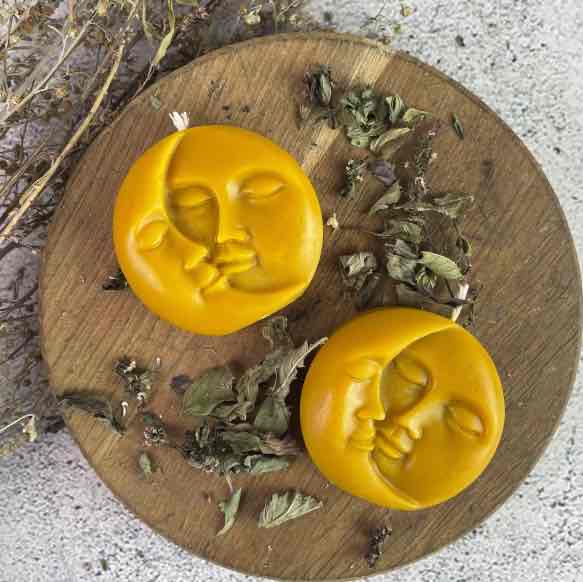 6a4c643f-8f9d-4fb0-8a6d-bb1f588235e5.jpg Свічка воскова "Сонце-Місяць" 5C жовта