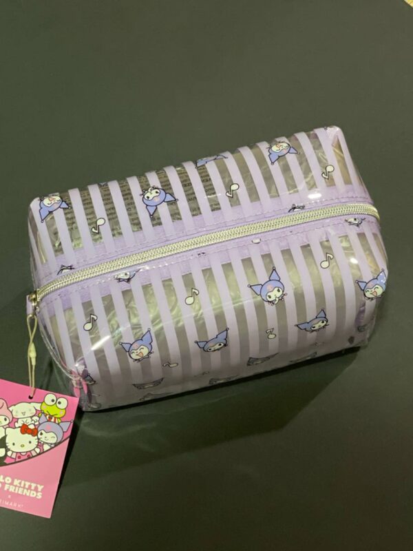 6d2a6103-7d27-4235-b66a-19a18777b074-1.jpg Косметичка об'ємна "Kuromi" Primark прозора з фіолетовим
